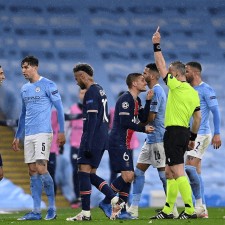 aiyouxi app-曼城后防强化反击战术更臻完善()