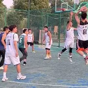 爱游戏入口-篮球明星参加公益活动为社区助力()